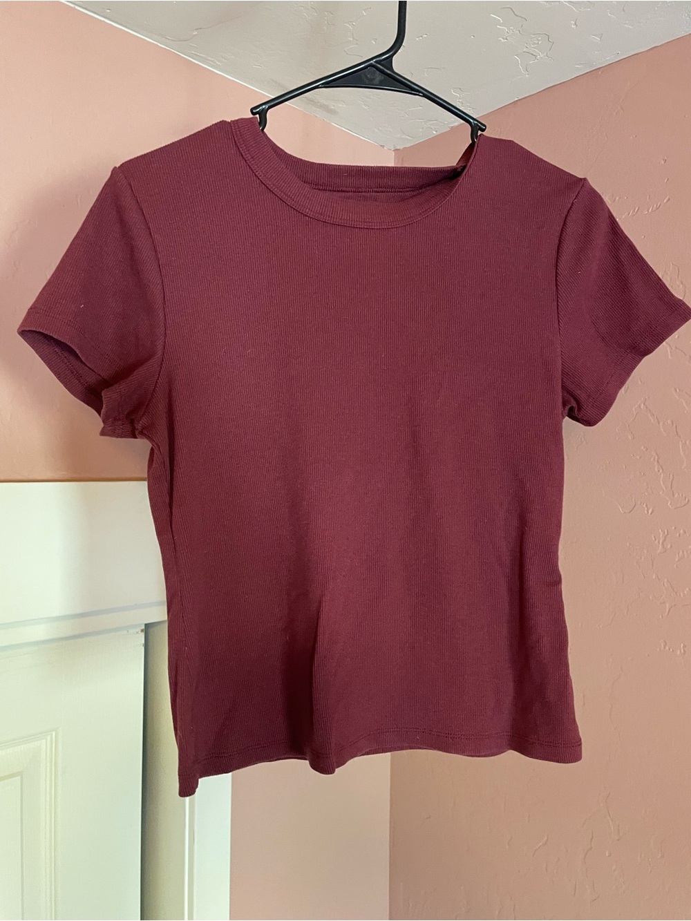 Old Navy Women's Ribbed Short Sleeve Tee in Burgundy
